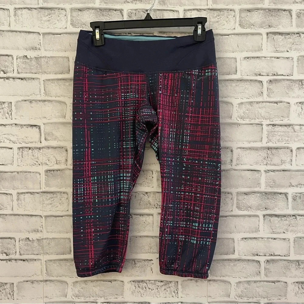 Women’s Brooks Capri length multi-colored leggings, medium